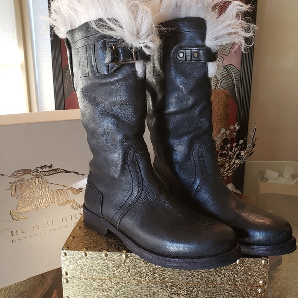 Burberry Boot - Picture 2 of 7